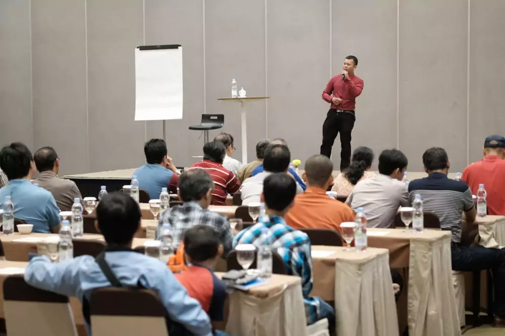 JustMarkets seminars and training